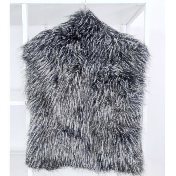 Olsen-Style y2K Express Gray & Black Faux Fur Vest - Picture 3 of 6